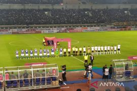 Piala Presiden 2022 - Laga Persib vs Bali United diawali heningkan cipta untuk Eril