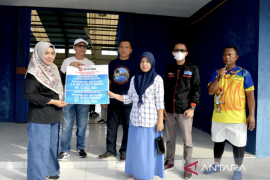 Pemkab Bone Bolango salurkan santunan kakak-beradik korban tenggelam