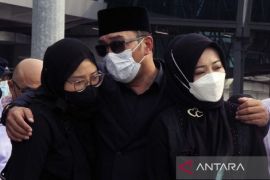 Jenazah Eril, putra Ridwan Kamil, tiba di Bandara Soekarno Hatta Page 1 Small