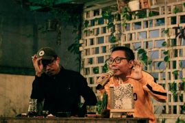 Akar Pohon dan Tastura Mengajar kegiatan bedah buku sastra "Bedil Penebusan"