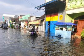Banjir landa sejumlah wilayah Kota Surabaya