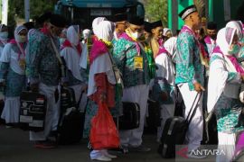 Suhu Arab Saudi panas, jamaah calon haji diingatkan pakai alas kaki