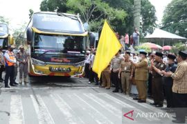 Husairi lepas keberangkatan jamaah calon haji HSU