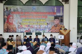 Bupati melepas keberangkatan jamaah calon haji asal Sleman
