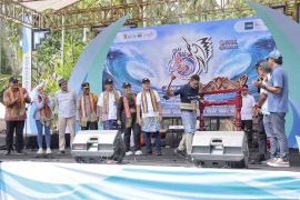 Telkom dan Telkomsel dukung World Surf League Krui Pro QS5000