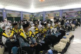 Seorang calon haji kloter pertama Tanjungpinang gagal berangkat karena hamil