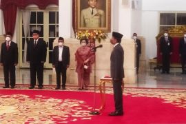 Presiden Jokowi lantik Mendag Zulkifli Hasan dan Menteri ATR Hadi Tjahjanto