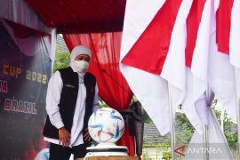 Gubernur Jawa Timur Lepas Ekspor Bola Piala Dunia di Madiun
