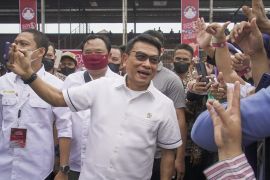 Moeldoko mengajak sukarelawan Jokowi fokus atasi persoalan bangsa ketimbang urus pemilu