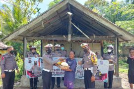 Polres Agam salurkan 100 paket Sembako bagi warga kurang mampu