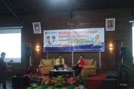 Membangkit tradisi "bacarito" untuk menjaga regenerasi Bundo Kanduang