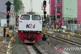 Perjalanan KA dan KRL terhambat dampak kecelakaan KA Argo Sindoro di Tambun