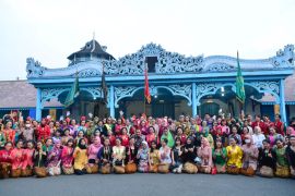 Setelah parade di Solo, seratusan komunitas inginkan Hari Kebaya Nasional