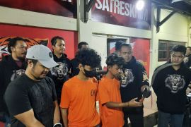 Patroli polisi amankan empat anggota geng motor bersenjata tajam