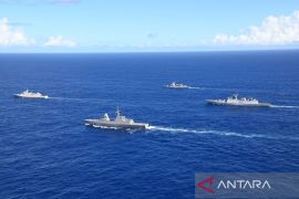 KRI I Gusti Ngurah Rai-332 berlayar bersama tiga kapal perang negara sahabat