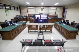 Sidang Perdana Mantan Hakim Itong Isnaeni
