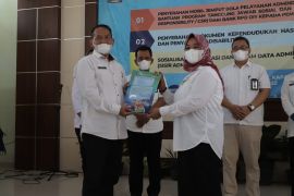 Sleman menerima bantuan mobil layanan jemput bola adminduk dari BPD DIY