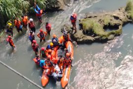 SAR gabungan menemukan mayat korban hanyut di Sungai Opak