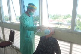 Lima calon haji Mataram selesai menjalani tes PCR COVID-19