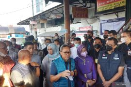 Warga bisa beli minyak goreng curah 10 liter dengan 1 KTP, kata Mendag