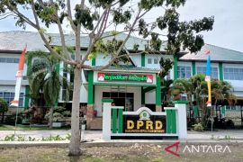 Dituding tak bayar imbalan, anggota legislatif Meranti ini dilaporkan ke BK