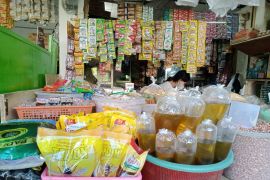 Disdag Mataram menggelar OP minyak goreng curah stabilkan harga