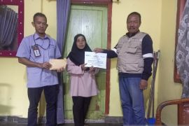 Firman warga Bangka Barat terima bantuan biaya pengobatan dari PT Timah Tbk