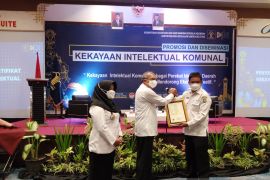 Dua kesenian Belitung "Dul Muluk" dan "Campak Darat Kemboja Besaot" resmi miliki sertifikat kekayaan intelektual