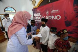 Bupati Ipuk dan warga peringati haul Bung Karno