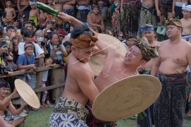 Tradisi perang pandan di Tenganan kembali digelar
