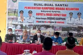 Ada dua Bule Belanda saat Bujang Kampung di Muara Kelantan Siak