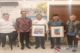 Pemerintah AS berikan tiga lukisan karya seniman Medan ke Pemprov Sumut