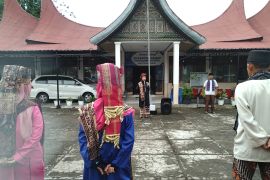 ASN di Payakumbuh Timur mulai gunakan pakaian adat Minangkabau