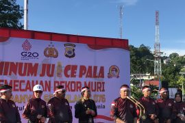 Polda Maluku pecahkan rekor MURI minum jus pala terbanyak, ikut dukung pemulihan ekonomi