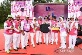 Deby Vinski deklarasikan hari "Anti Aging" pada Tenas 3 di Bali