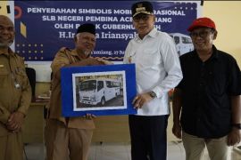 Mudahkan operasional, ini jenis mobil yang diserahkan Nova Iriansyah
