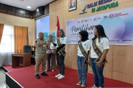 Balai POM Jayapura gandeng mahasiswa Papua berikan edukasi kosmetika aman