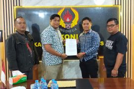 KONI Bengkalis terima SK Pengcab IBA-MMA