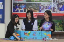 Mahasiswa Ubaya buat alat pembelajaran Geografi 3in1 dilengkapi teknologi AR
