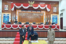 Adet resmi jabat Plt Ketua DPRD Babel
