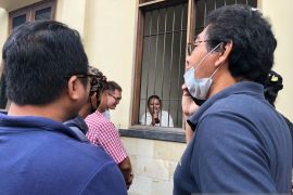 Puluhan warga Tabanan jenguk Eka Wiryastuti di balik jeruji besi