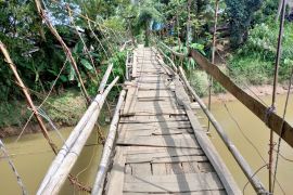 Warga Aluan Mati harapkan perbaikan titian gantung