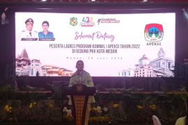 Kahiyang Ayu ajak istri para wali kota melihat kain ulos beragam suku