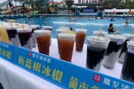 Taman air di Chongqing menawarkan es loli pedas