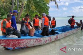 Basarnas: Delapan awak KM Rizky Mulia dievakuasi ke Ambon