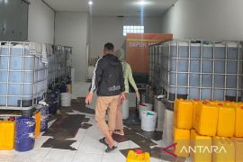 Diskoperindag Cianjur sosialisasikan cara beli minyak goreng menggunakan aplikasi