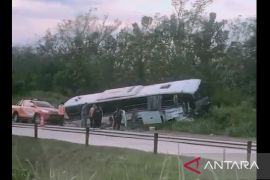 Kecelakaan truk vs bus di tol Cipali, dua orang tewas