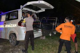 Kapal ikan terbalik, satu ABK tewas