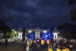 Polres Bengkulu tidak izinkan massa tidur di depan Kantor Gubernur