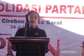 Kader harus sambangi rakyat meski elektabilitas PDIP tertinggi, kata Puan